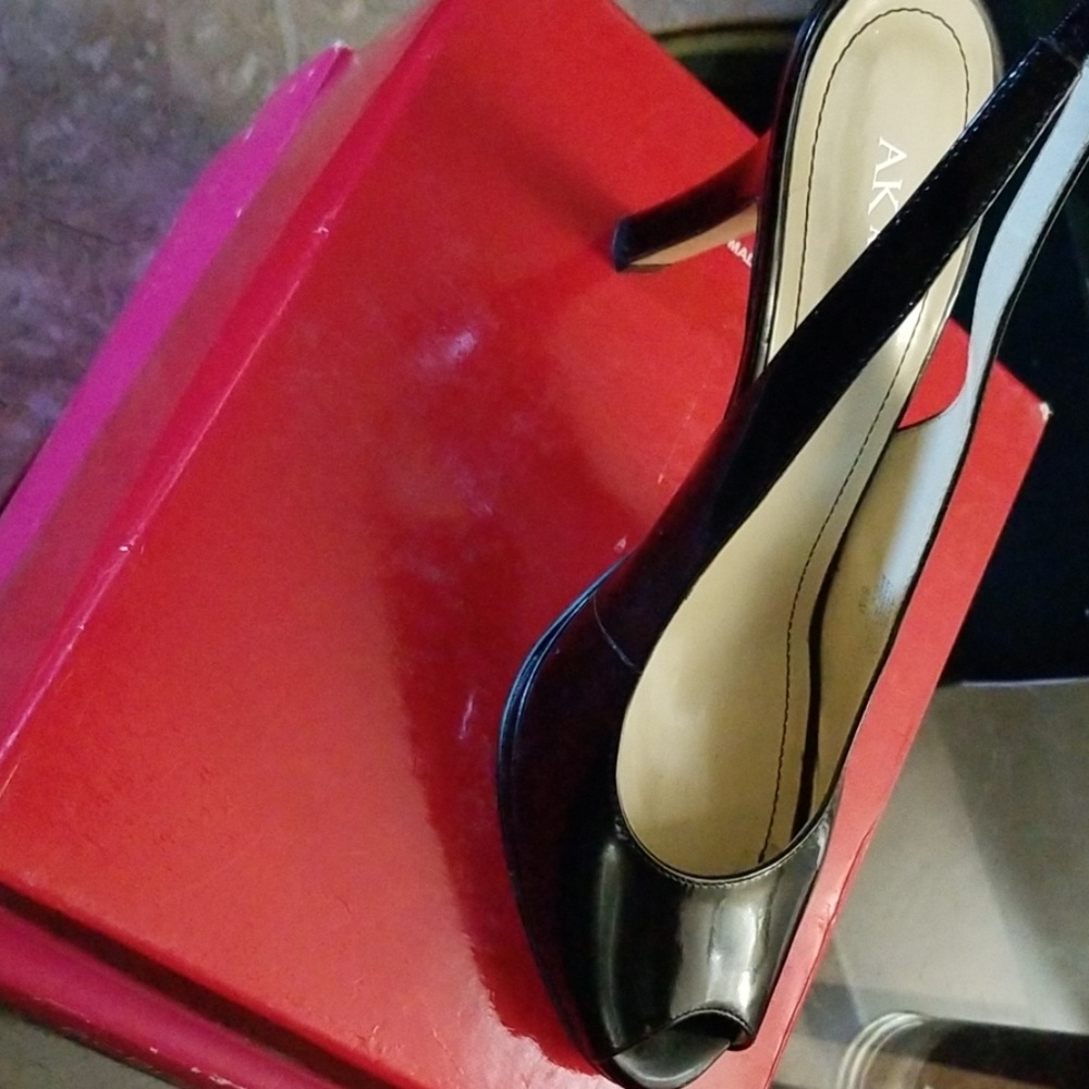 Patent leather peeptoe slingback heels